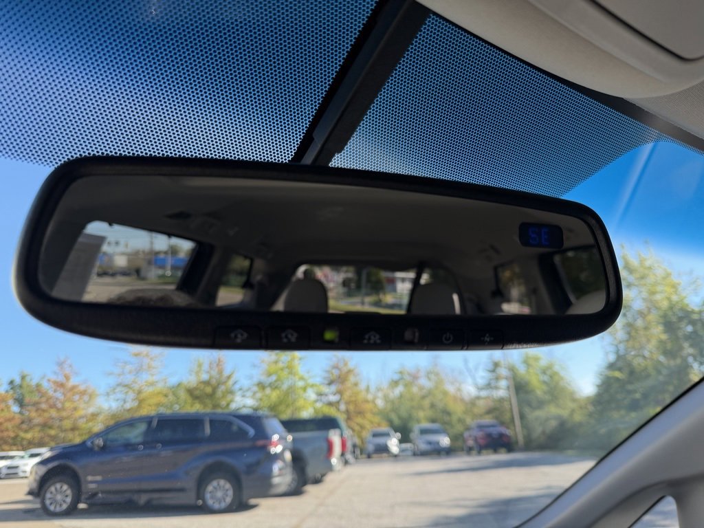 Used 2017 Toyota Sienna XLE image 21