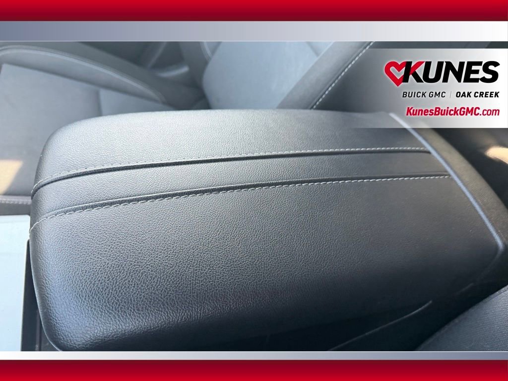 Used 2025 Chevrolet Blazer LT FWD image 19