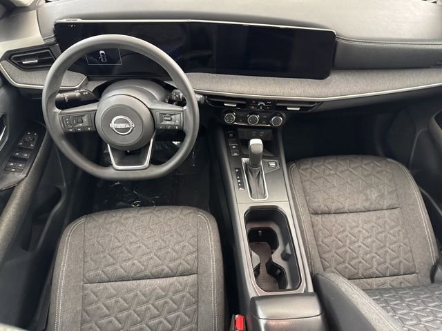 Used 2025 Nissan Kicks SV image 28