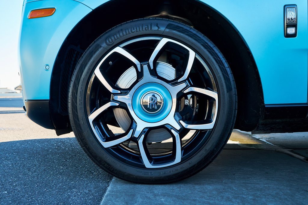 Used 2022 Rolls-Royce Cullinan Black Badge w/ Dark Exterior Package image 3