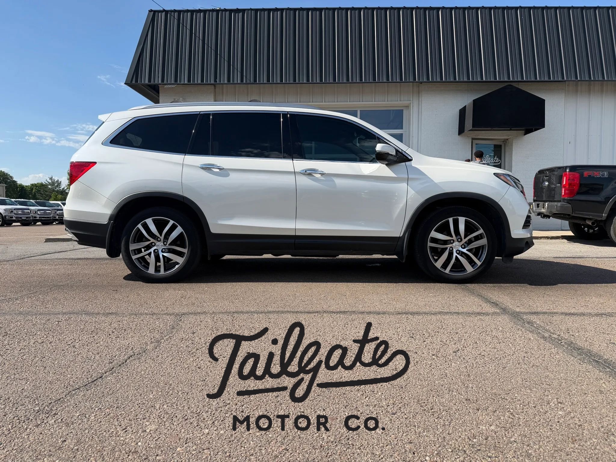 Used 2017 Honda Pilot Elite image 1