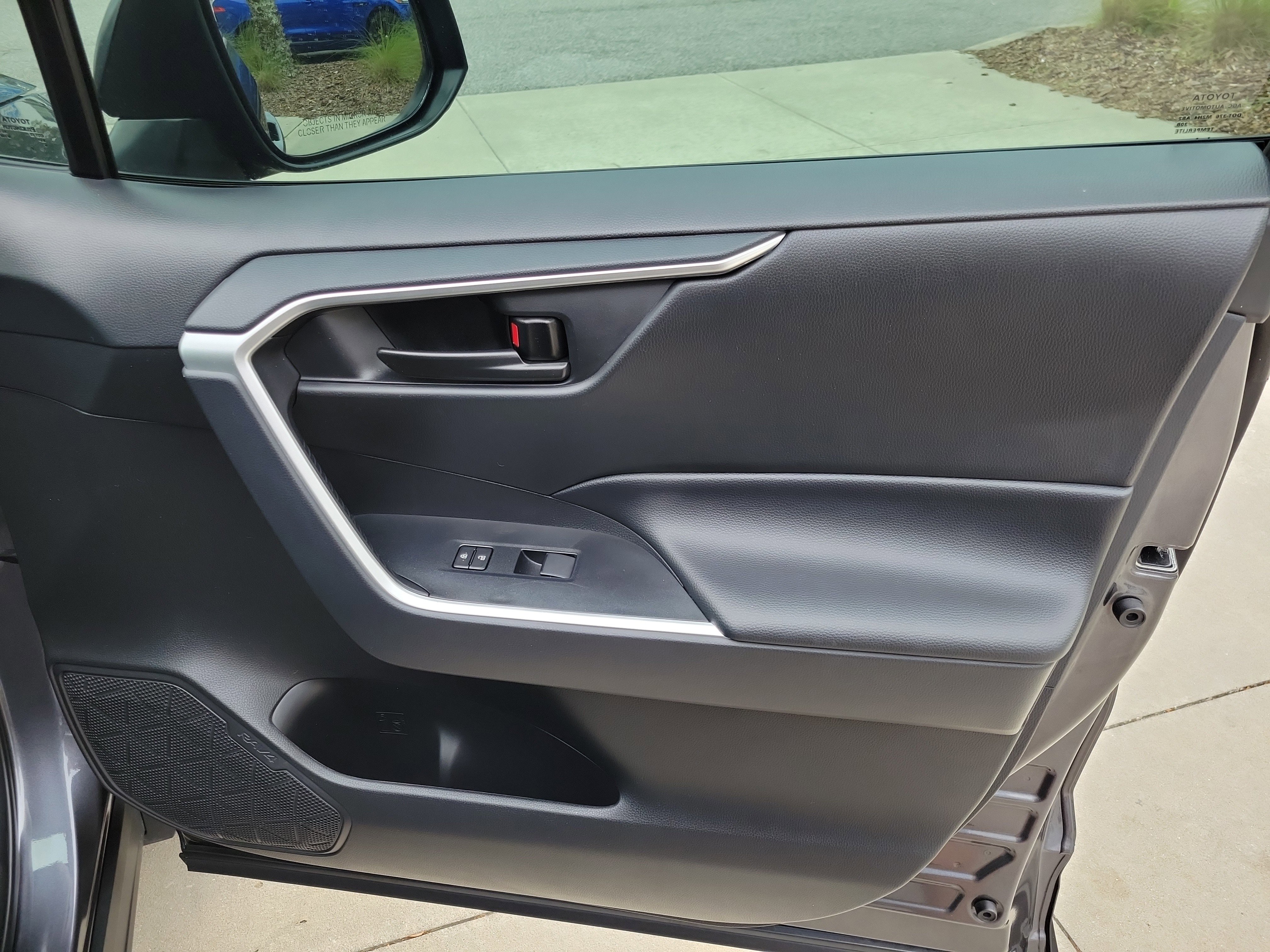 Certified 2023 Toyota RAV4 LE FWD image 29
