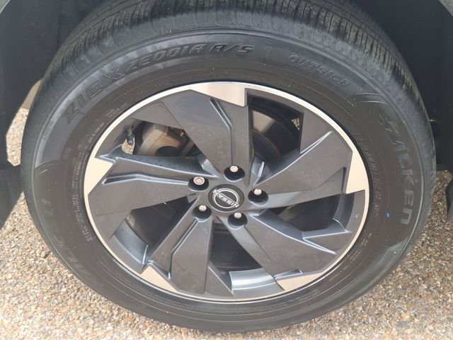 Certified 2024 Nissan Rogue SV w/ SV Premium Package FWD image 29