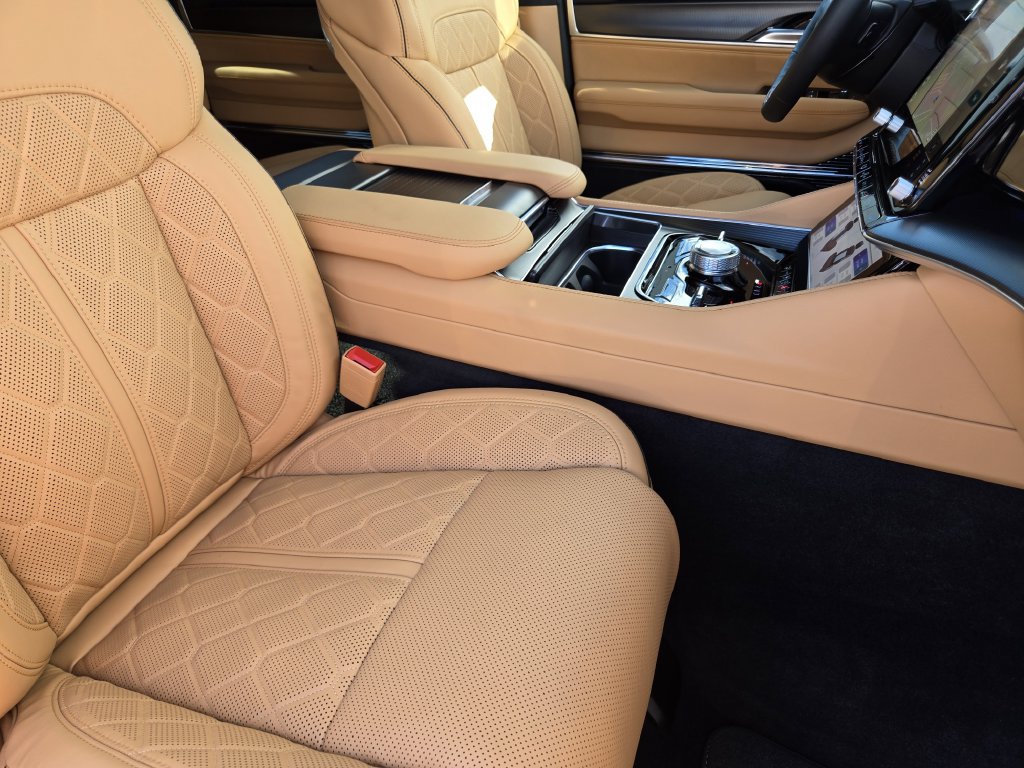 New 2026 Jeep Grand Wagoneer L Summit AWD/4WD image 9
