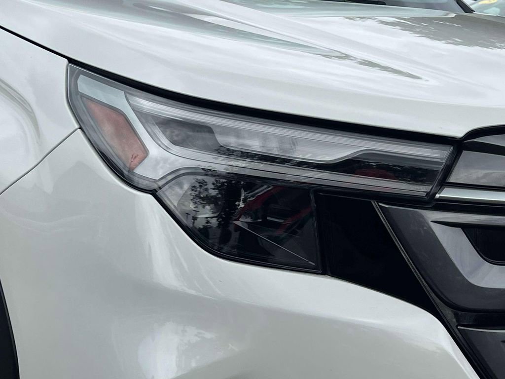 Certified 2025 Subaru Forester Limited image 7