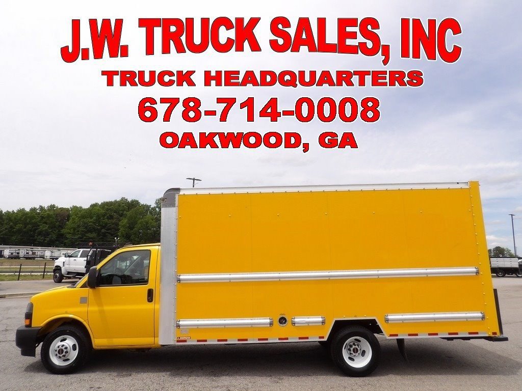Used 2022 GMC Savana 3500 Extended w/ Power Convenience Package RWD image 2
