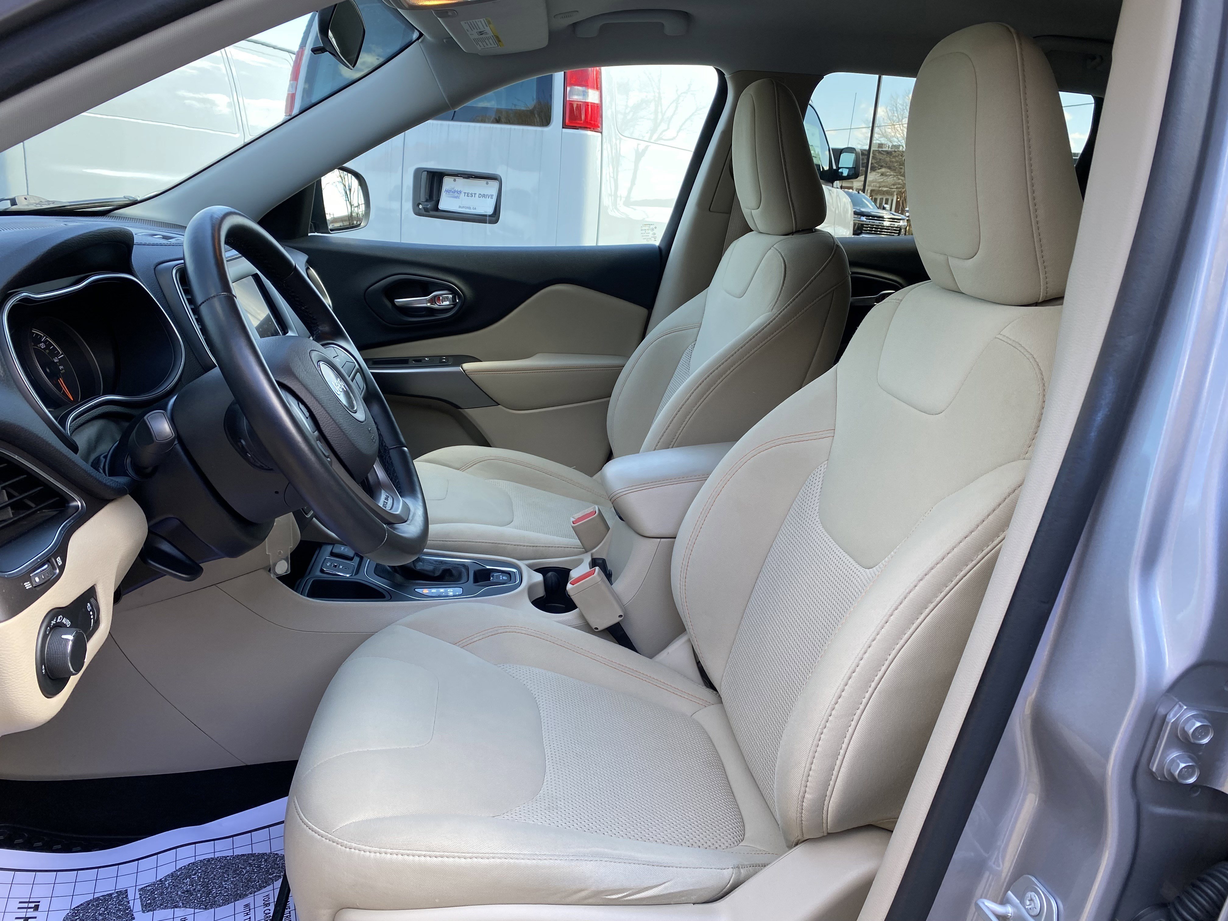 Used 2020 Jeep Cherokee Latitude w/ Cold Weather Group image 16