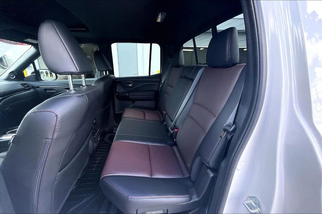 Used 2025 Honda Ridgeline Black Edition image 17