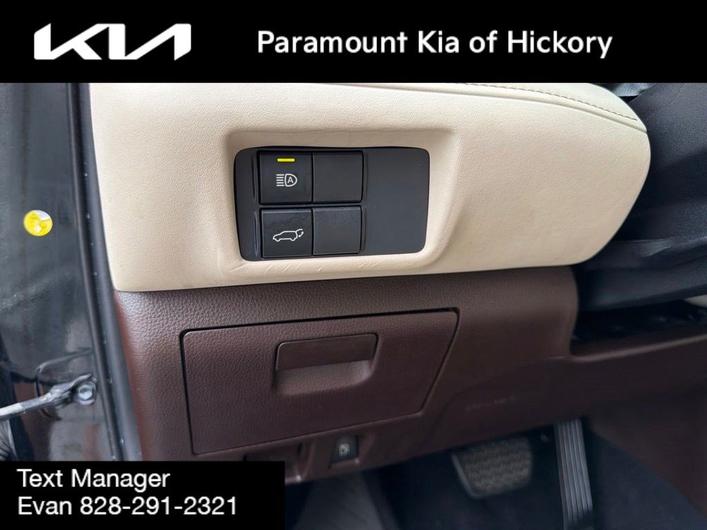 Used 2020 Toyota Highlander XLE FWD image 21