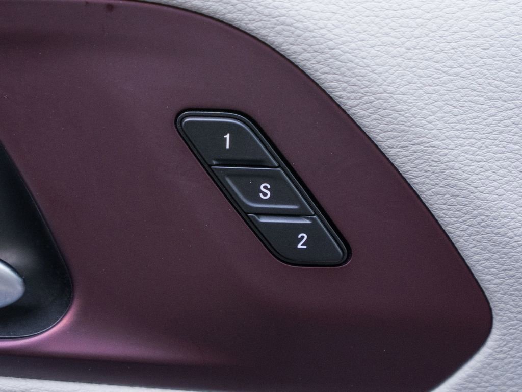 Used 2020 Chrysler Pacifica Limited w/ Tire & Wheel Group image 21