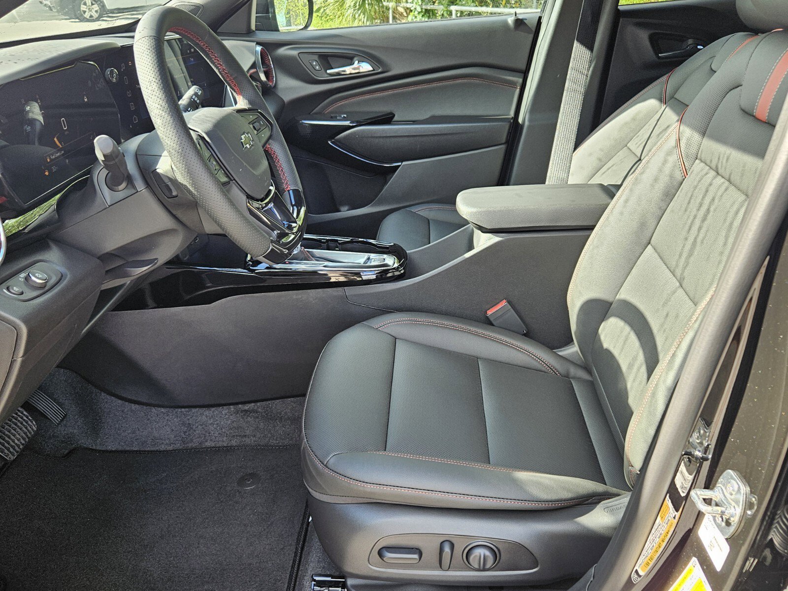 New 2026 Chevrolet Trax RS w/ Driver Confidence Package image 3