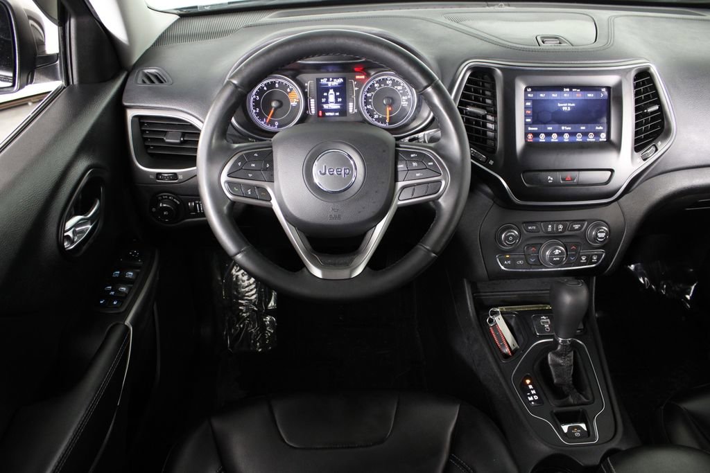 Used 2019 Jeep Cherokee Latitude Plus w/ Comfort/Convenience Group FWD image 6