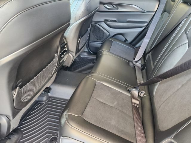 Used 2025 Jeep Grand Cherokee Altitude RWD image 31