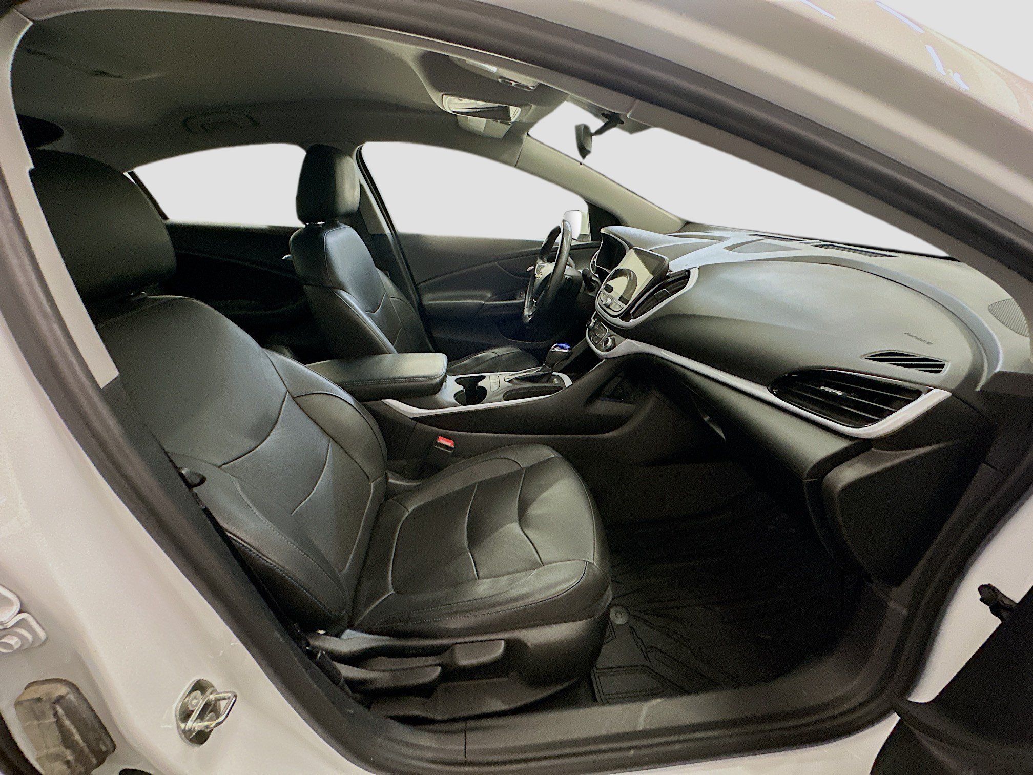 Used 2018 Chevrolet Volt LT w/ Comfort Package FWD image 32