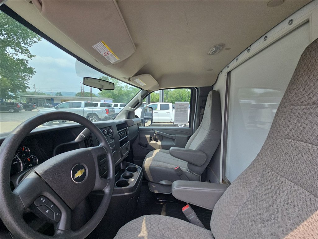 Used 2018 Chevrolet Express 3500 w/ Driver Convenience Package image 17