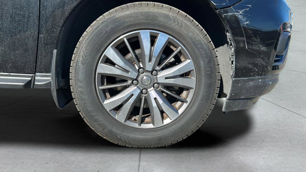 Used 2017 Nissan Pathfinder SV image 34