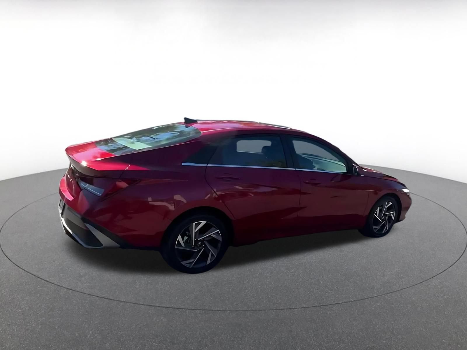 Used 2025 Hyundai Elantra SEL FWD image 14
