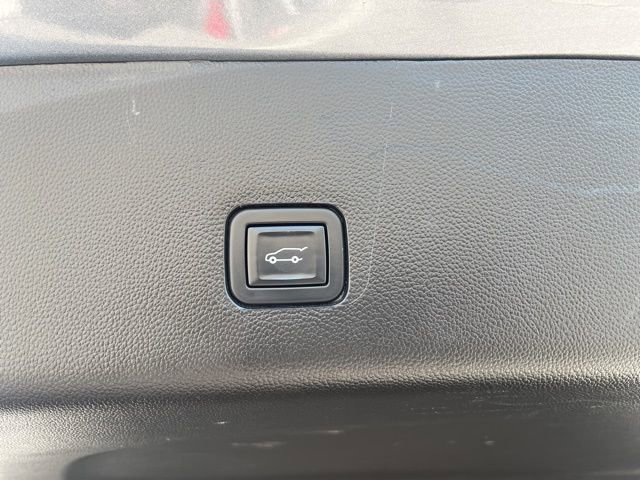 Used 2021 Chevrolet Traverse LT image 13