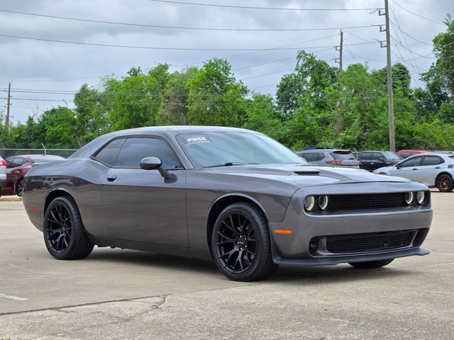 Used 2020 Dodge Challenger SXT w/ Blacktop Package image 3