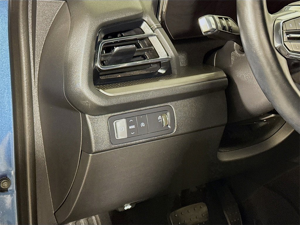 Used 2025 Chevrolet Traverse LT image 8