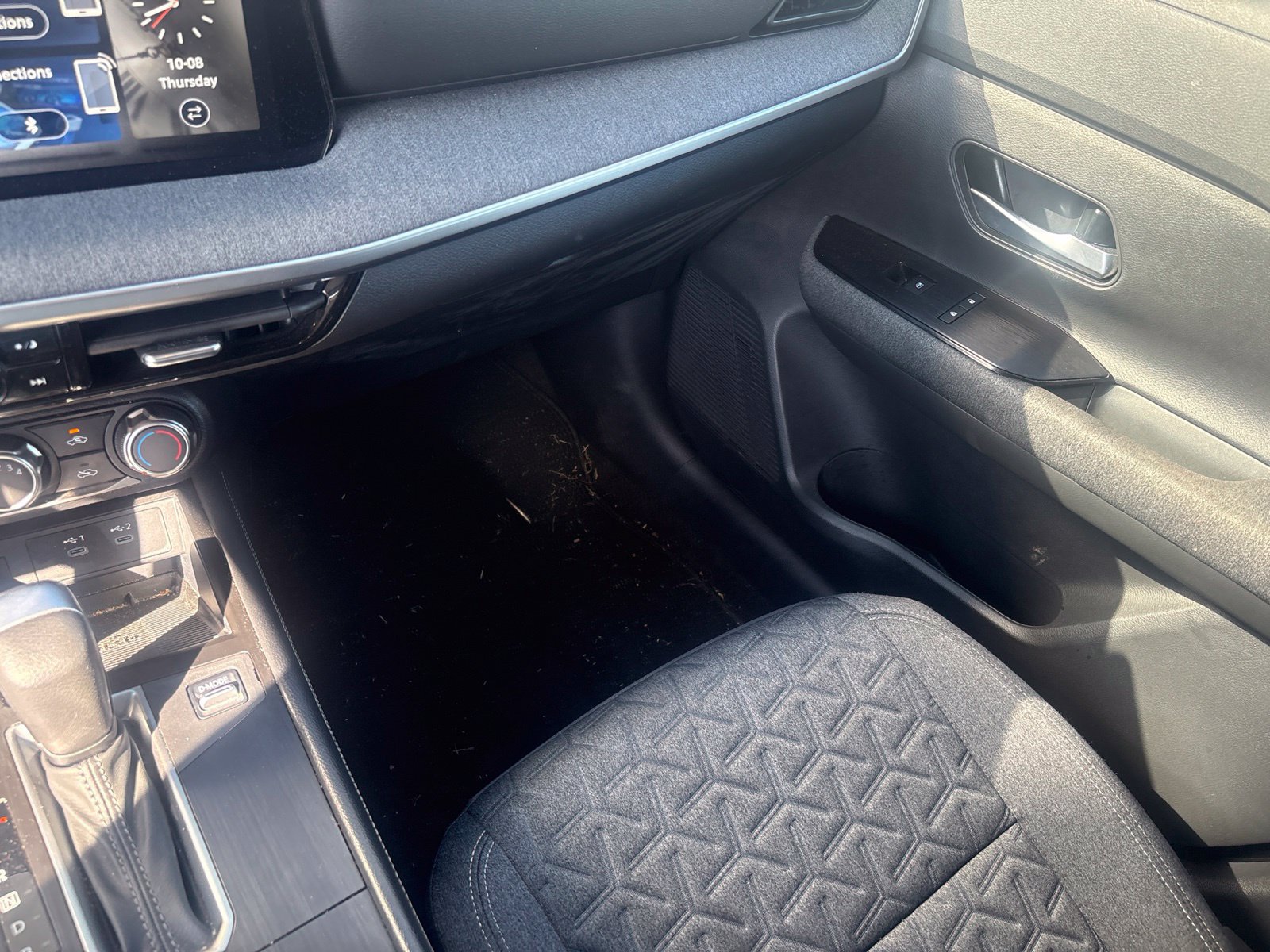 Used 2025 Nissan Kicks SV AWD/4WD image 9