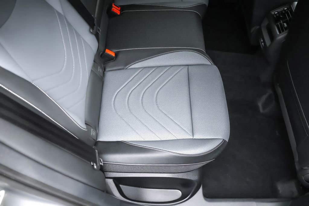 Used 2025 Volkswagen Tiguan SE image 22