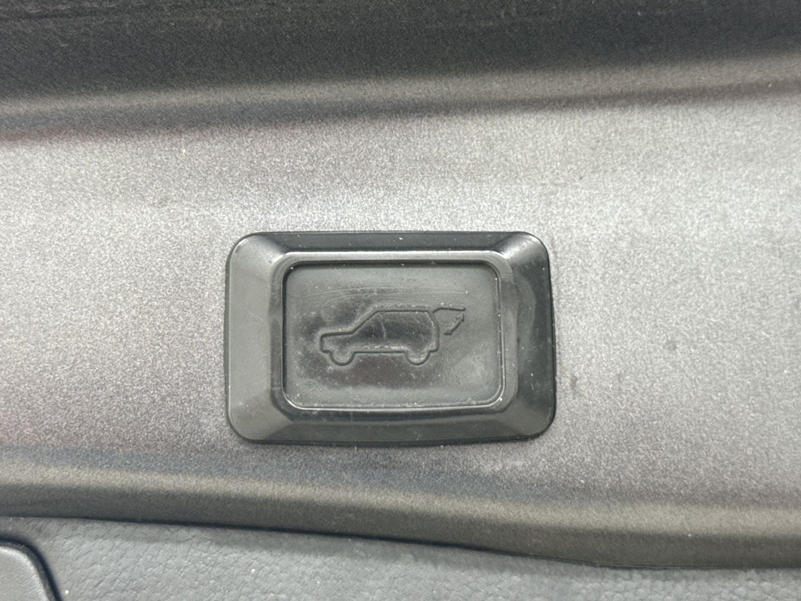 Used 2021 Toyota RAV4 XLE Premium AWD/4WD image 39