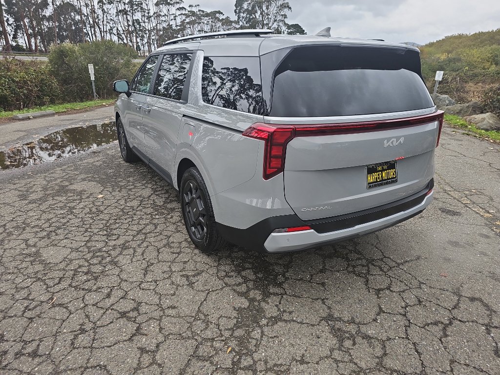 New 2026 Kia Carnival EX image 3