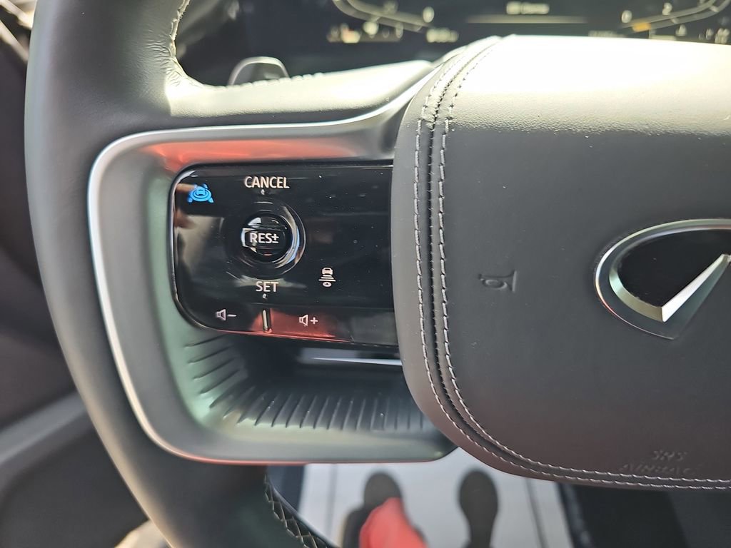 Used 2025 INFINITI QX80 Sensory image 22