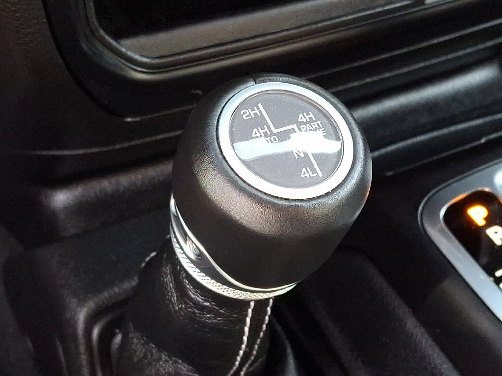 Used 2023 Jeep Wrangler Unlimited Sahara w/ Cold Weather Group AWD/4WD image 28