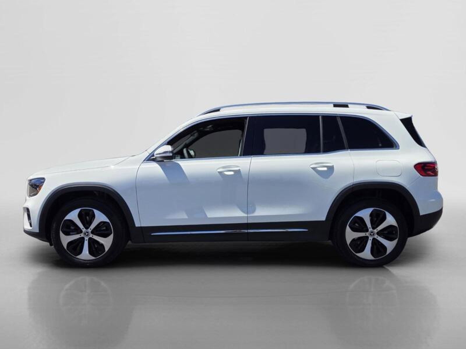 New 2026 Mercedes-Benz GLB 250 image 2