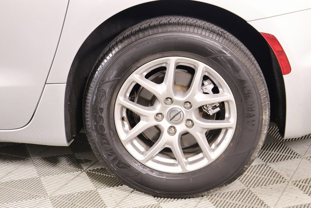 Used 2024 Chrysler Pacifica Touring-L image 19