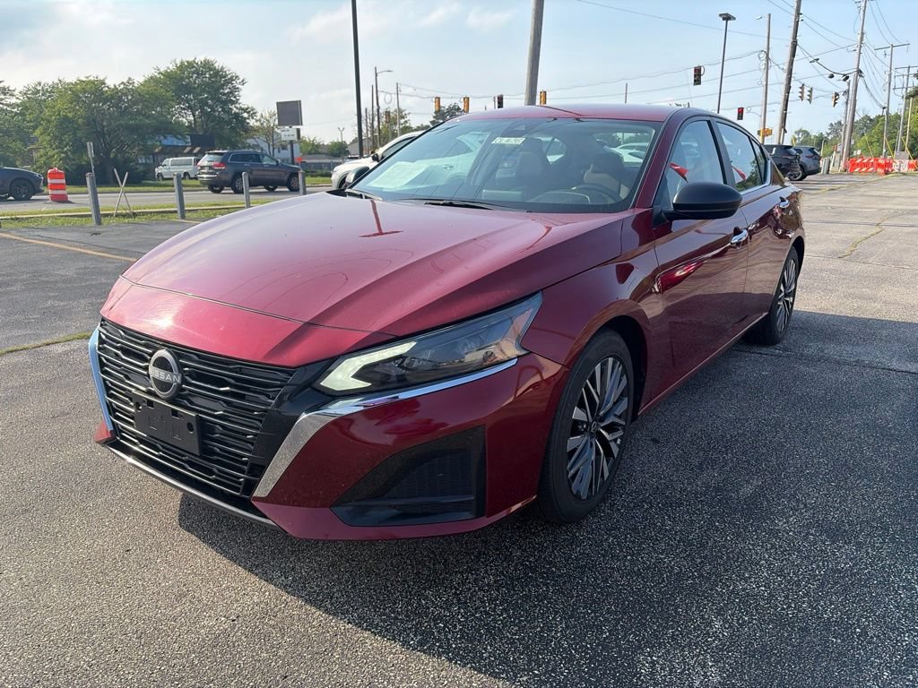 Used 2025 Nissan Altima 2.5 SV FWD image 3