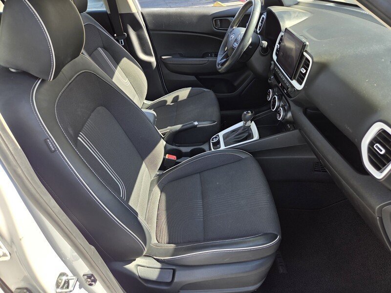 Used 2022 Hyundai Venue Limited FWD image 15