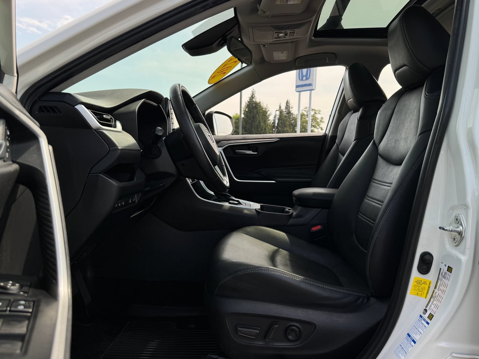 Used 2022 Toyota RAV4 XLE Premium AWD/4WD image 11
