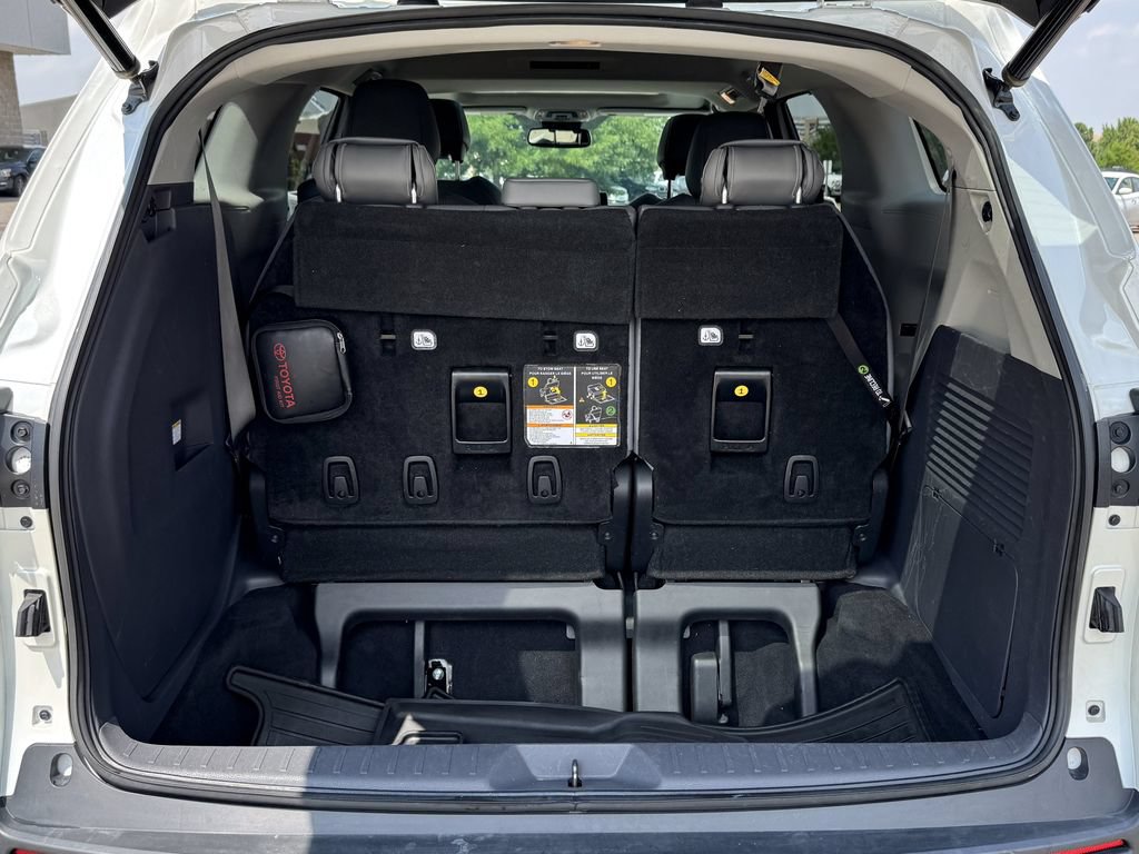 Used 2021 Toyota Sienna XLE w/ XLE Plus Package AWD/4WD image 11
