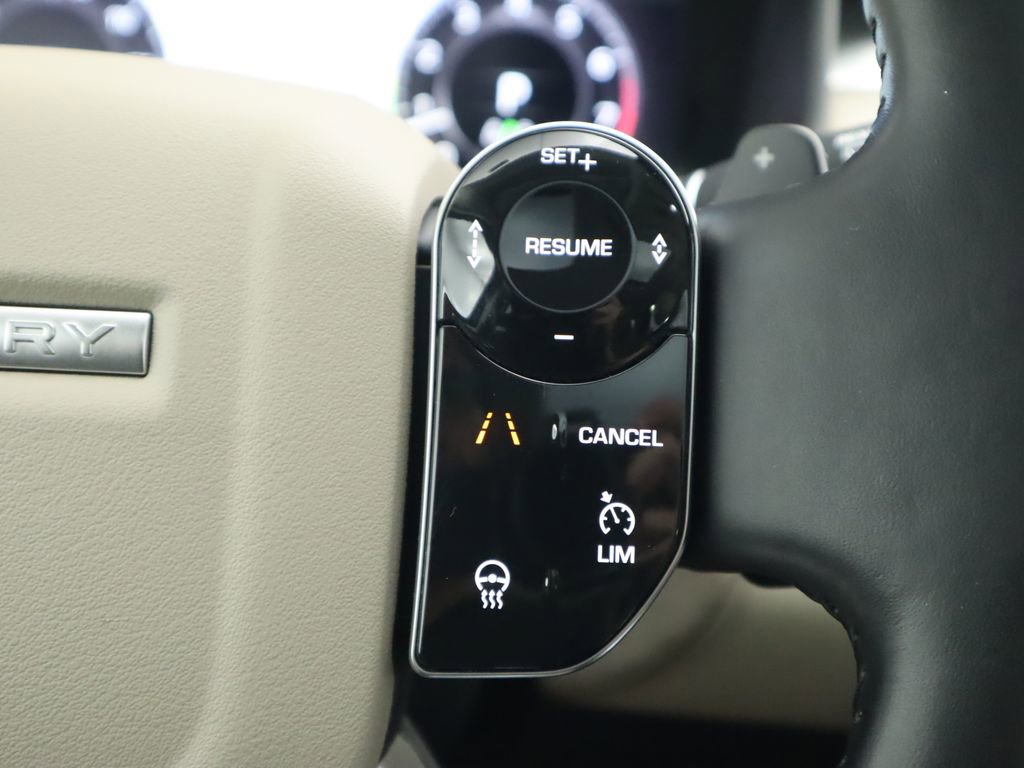 Used 2020 Land Rover Discovery Landmark image 12