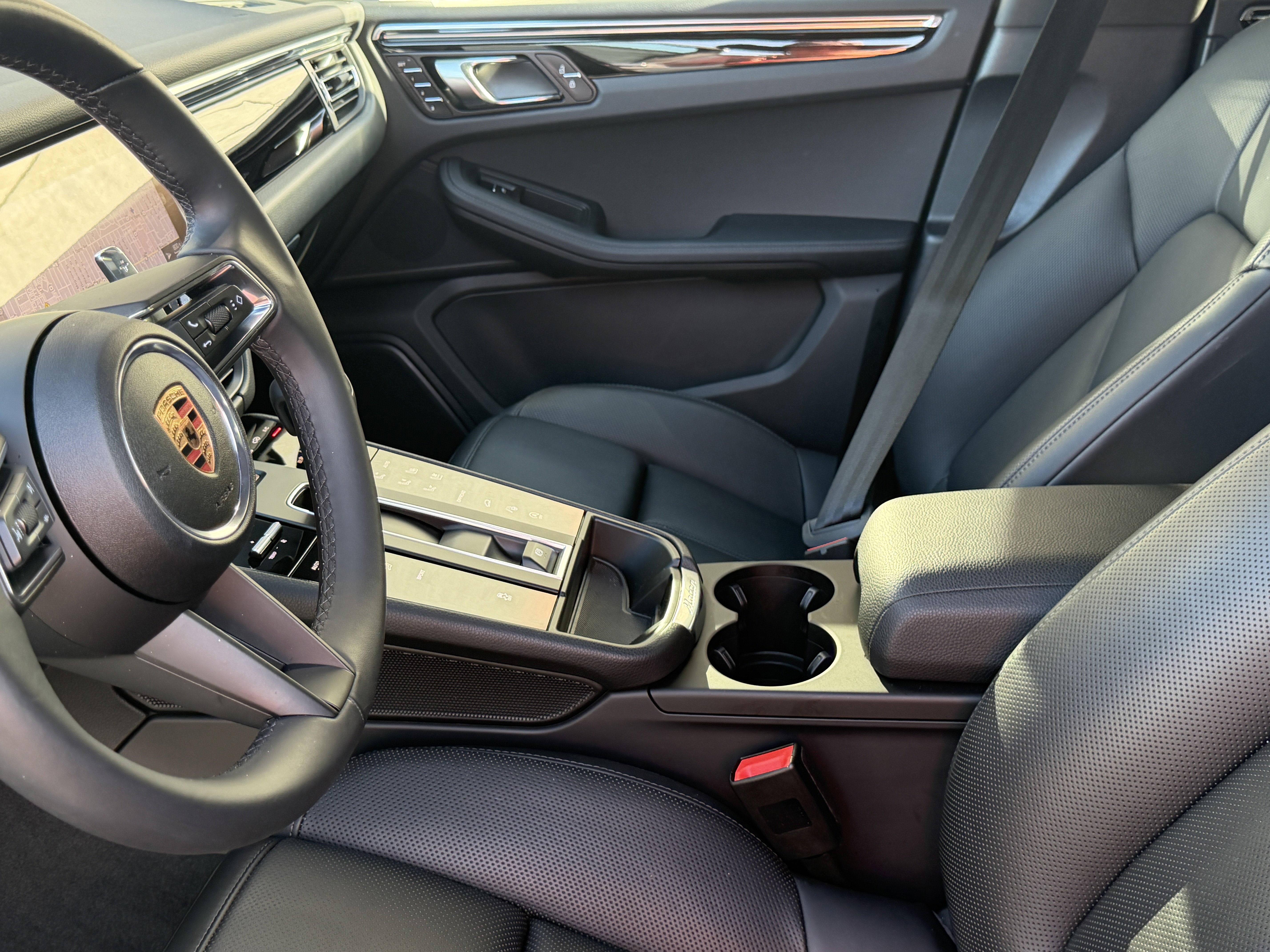 Used 2025 Porsche Macan image 4