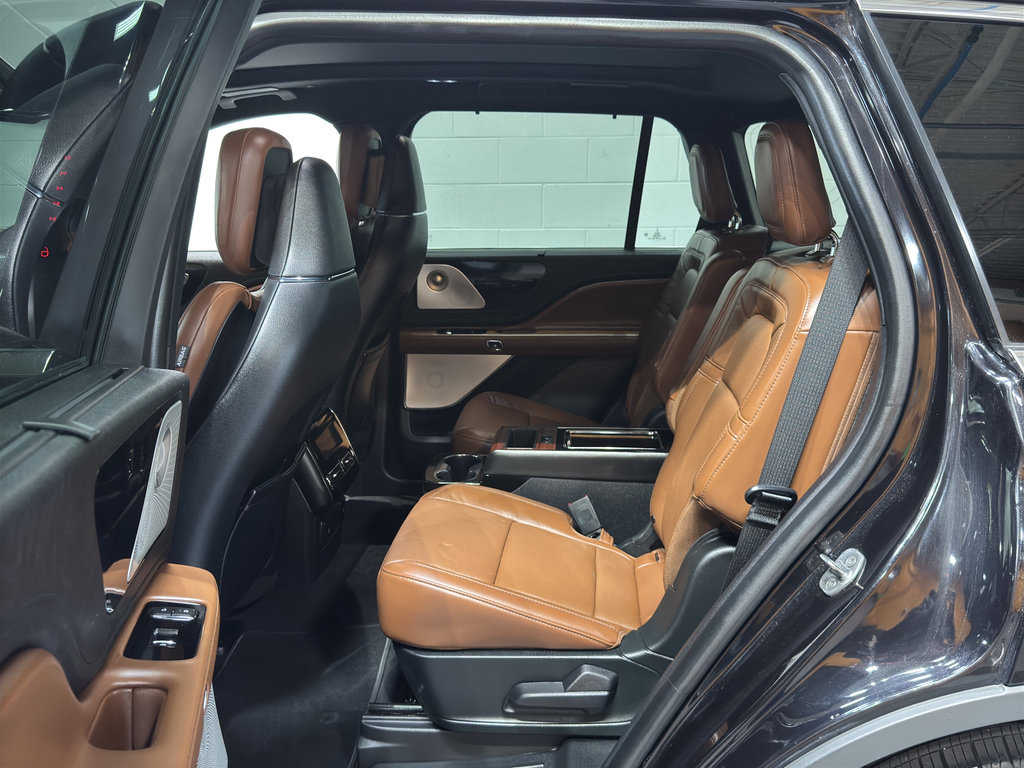 Used 2023 Lincoln Aviator Reserve w/ Equipment Group 201A image 12