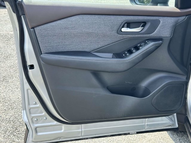 Used 2023 Nissan Rogue SV AWD/4WD image 15