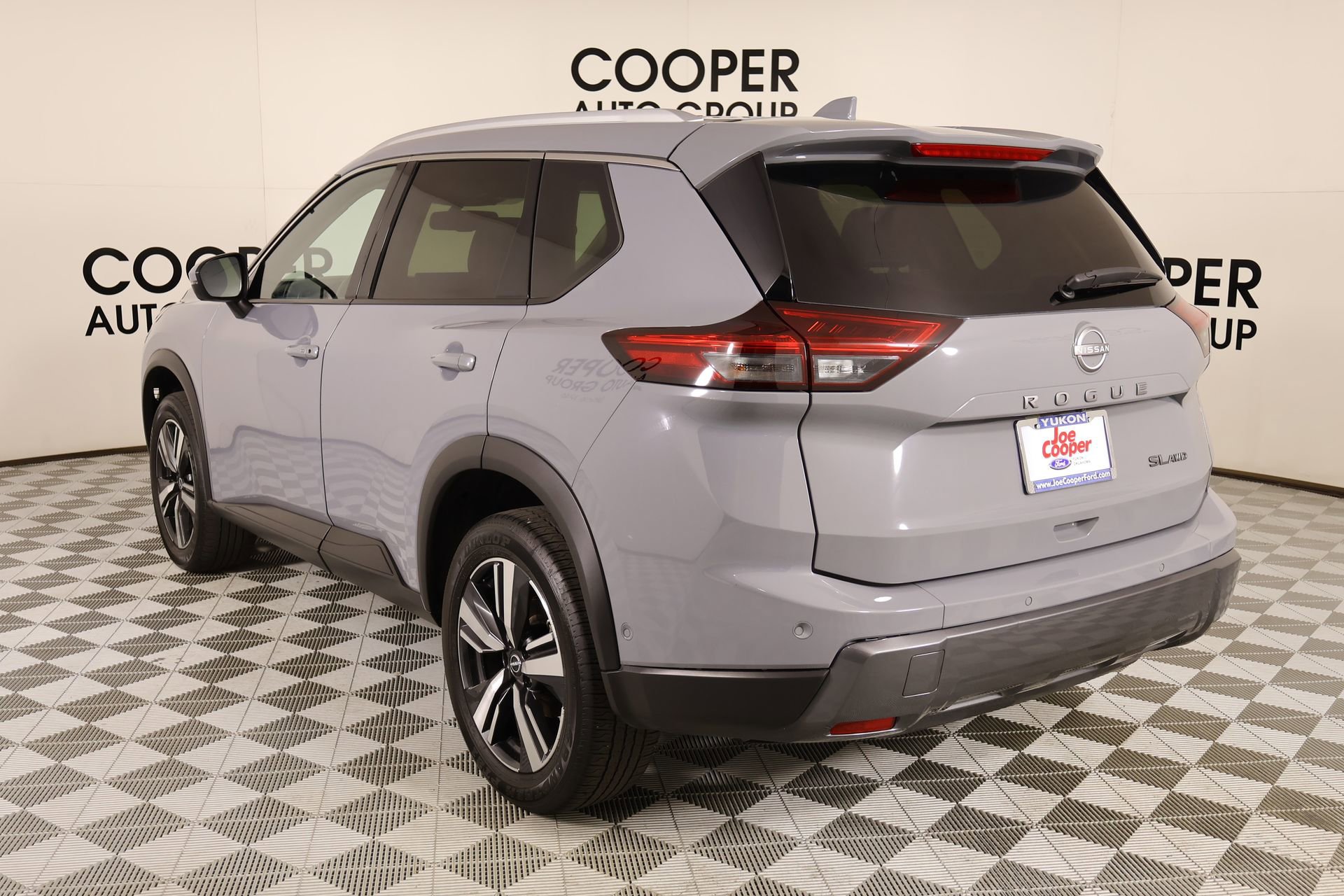 Used 2025 Nissan Rogue SL w/ SL Premium Package image 23