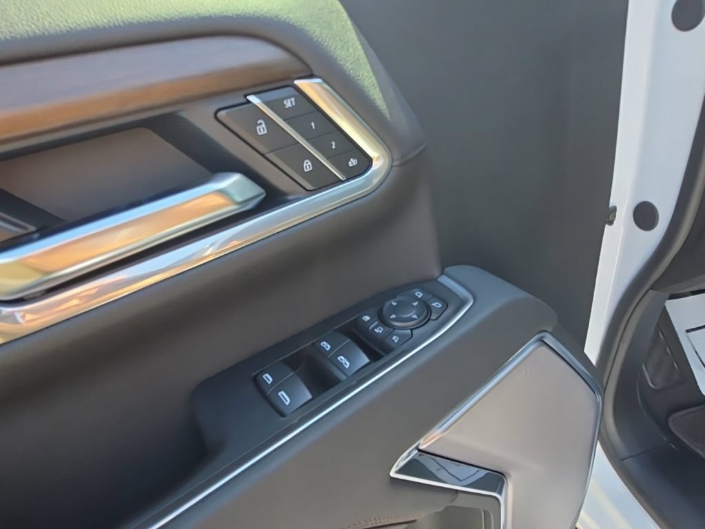 Certified 2025 Chevrolet Silverado 2500 High Country w/ High Country Premium Package AWD/4WD image 18