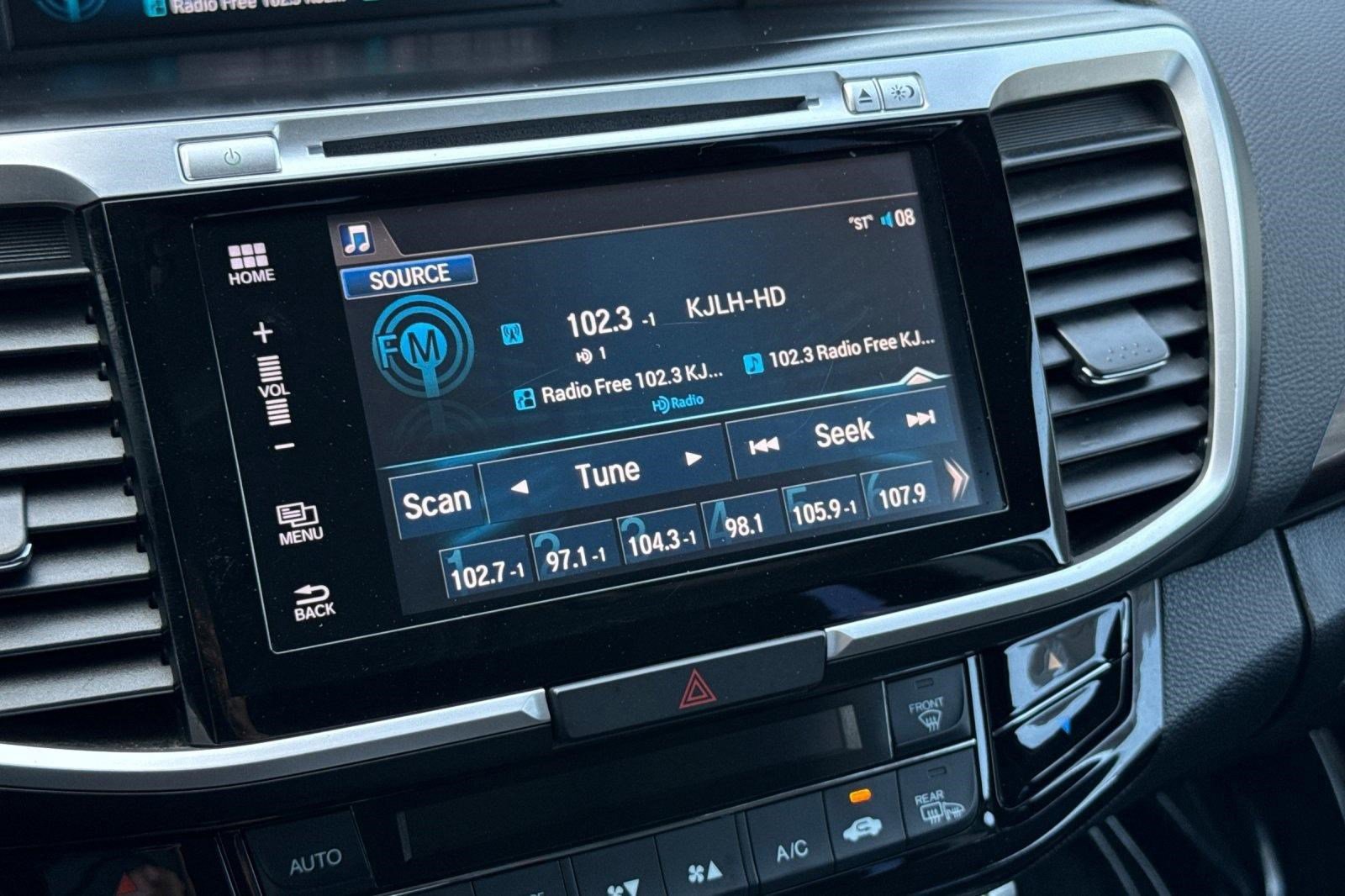Used 2017 Honda Accord EX image 24