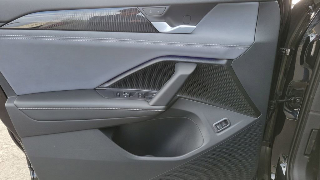 New 2026 Volkswagen Tiguan SE FWD image 23