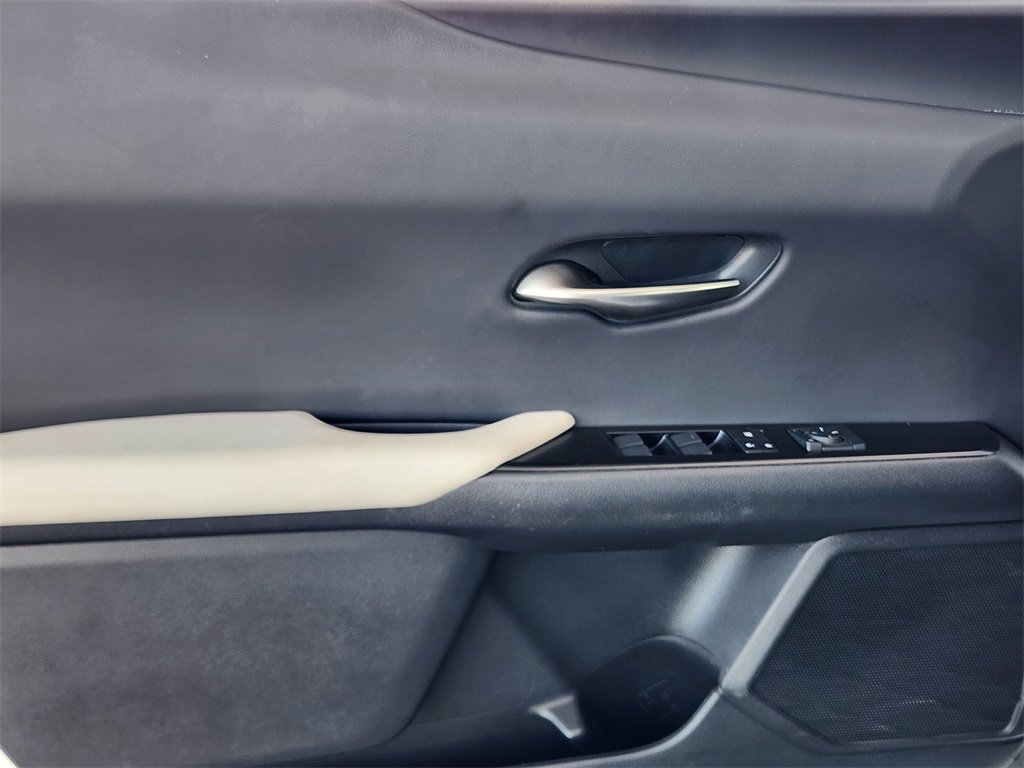 Used 2021 Lexus UX 250h w/ Premium Package image 22