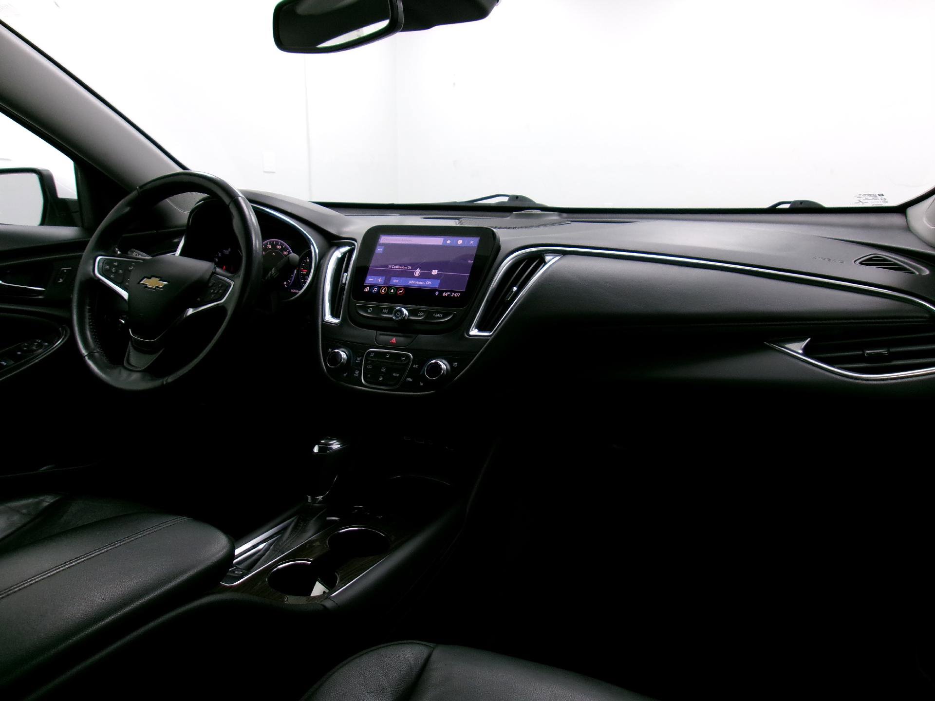 Used 2020 Chevrolet Malibu Premier FWD image 3