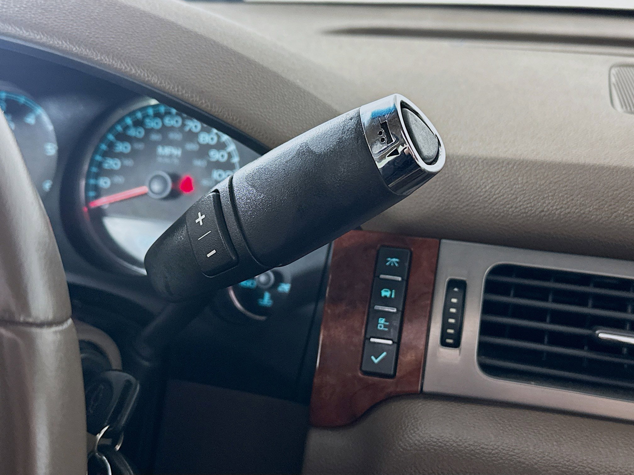 Used 2011 Chevrolet Avalanche LTZ image 17