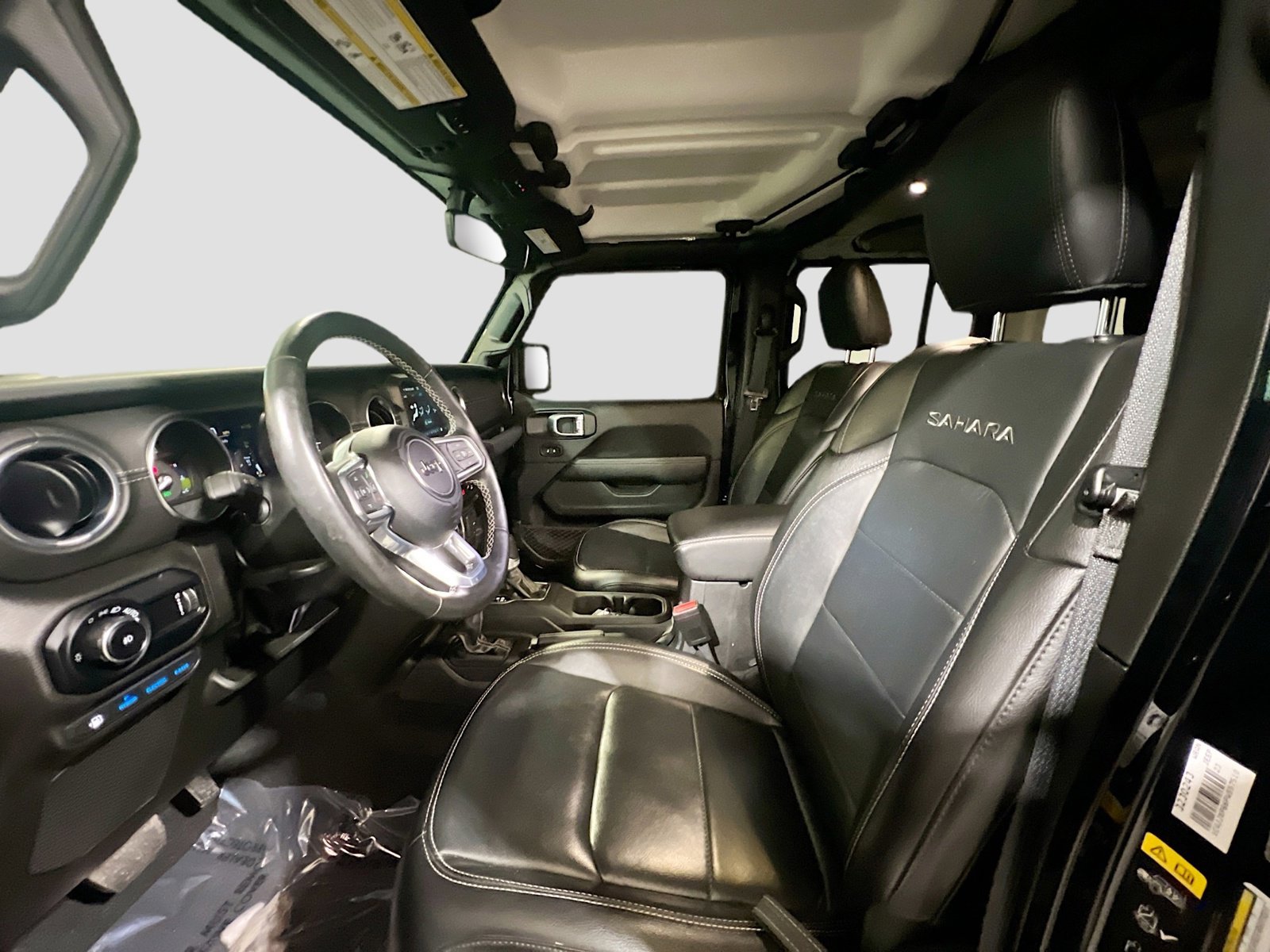 Used 2023 Jeep Wrangler Sahara w/ Cold Weather Group image 14