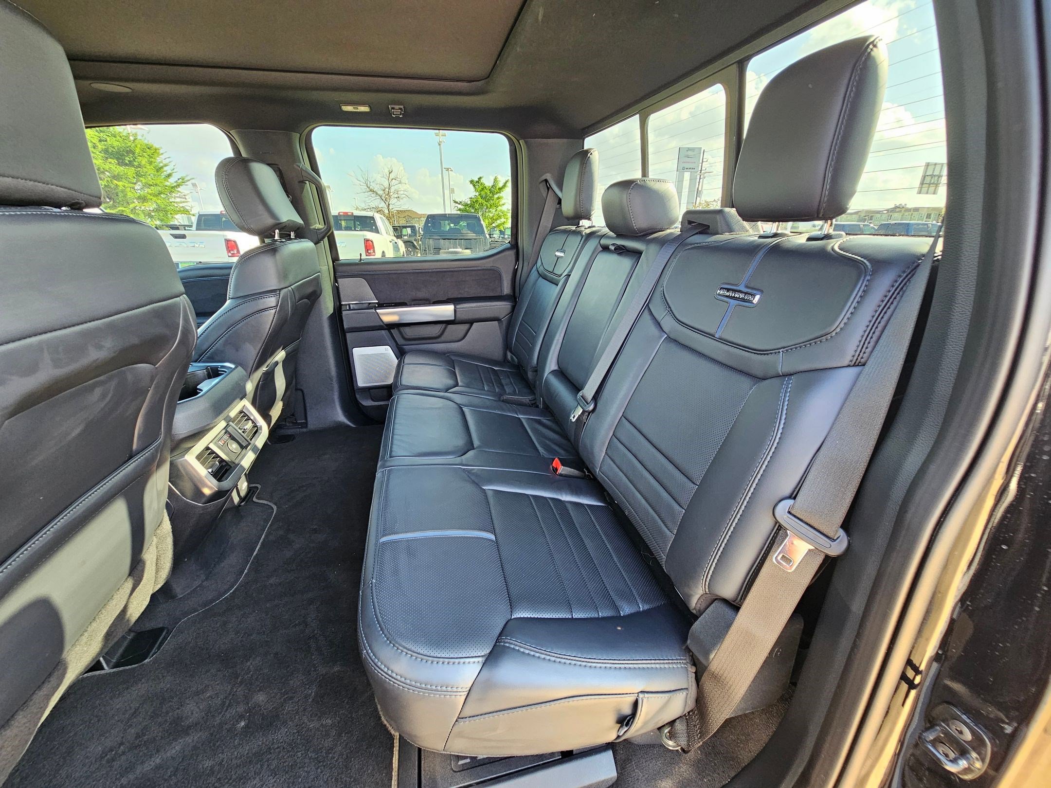 Used 2025 Ford F450 Platinum image 27