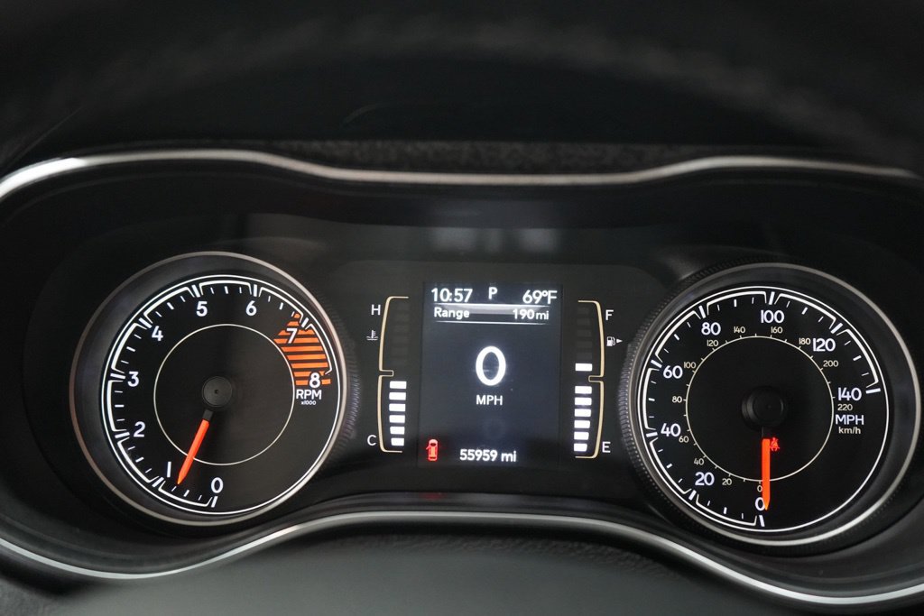 Used 2020 Jeep Cherokee Latitude Lux w/ Comfort/Convenience Group FWD image 24